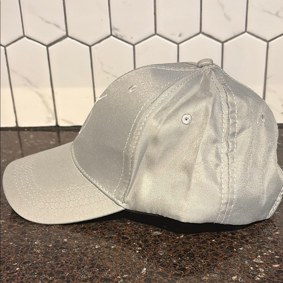ZO Skin Health Sliver Cap *LIMITED EDITION*AUTH* unisex - Picture 3 of 6